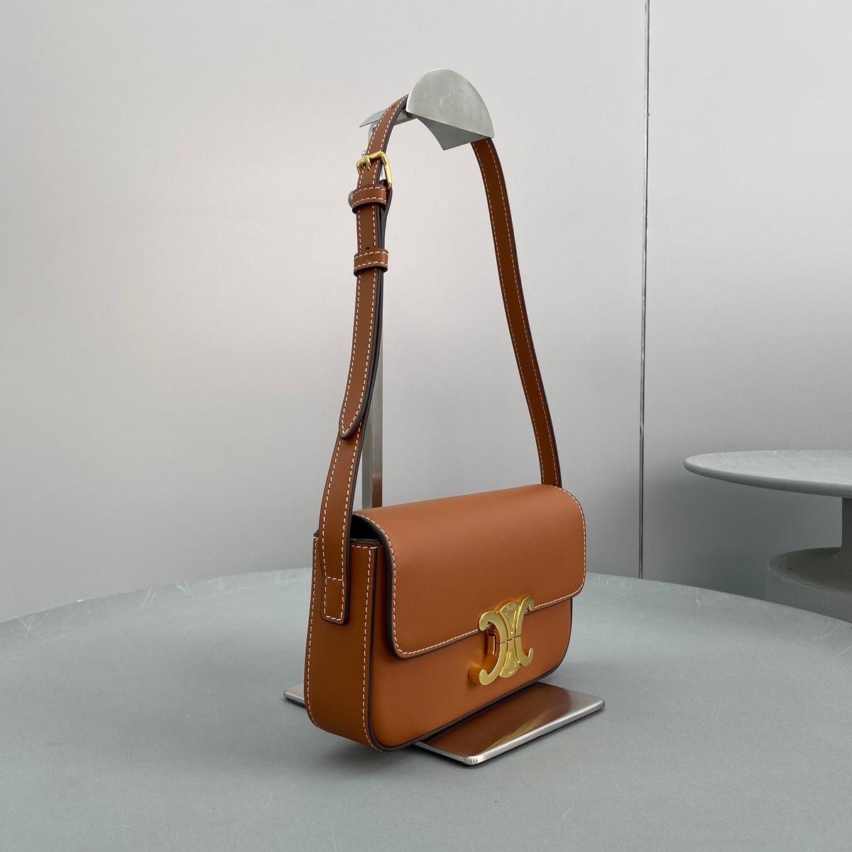Celine Triomphe Sac à épaule marron pour femmes 8in/20cm 194143BFN.04LU