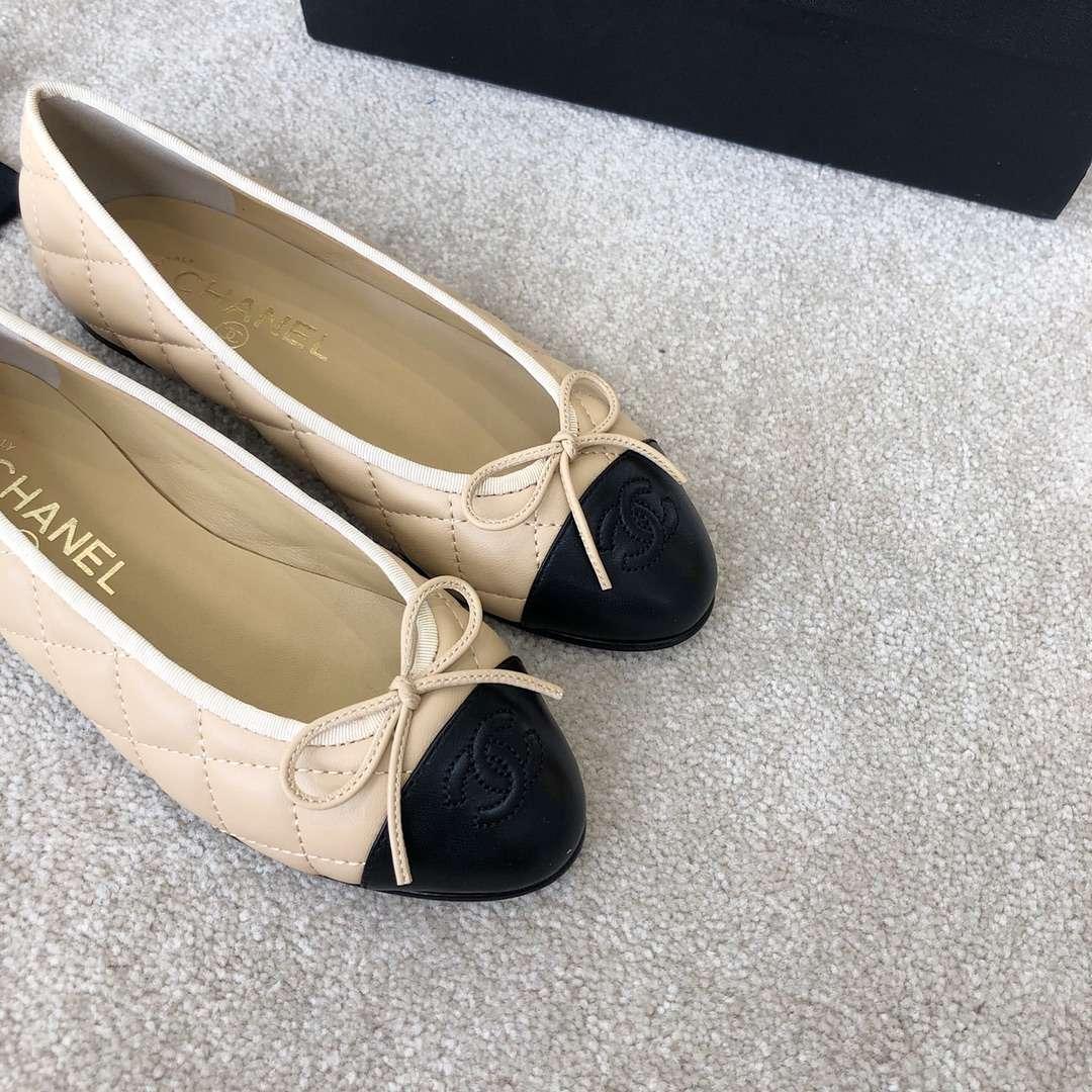 Chanel Ballet Flats Beige pour femmes