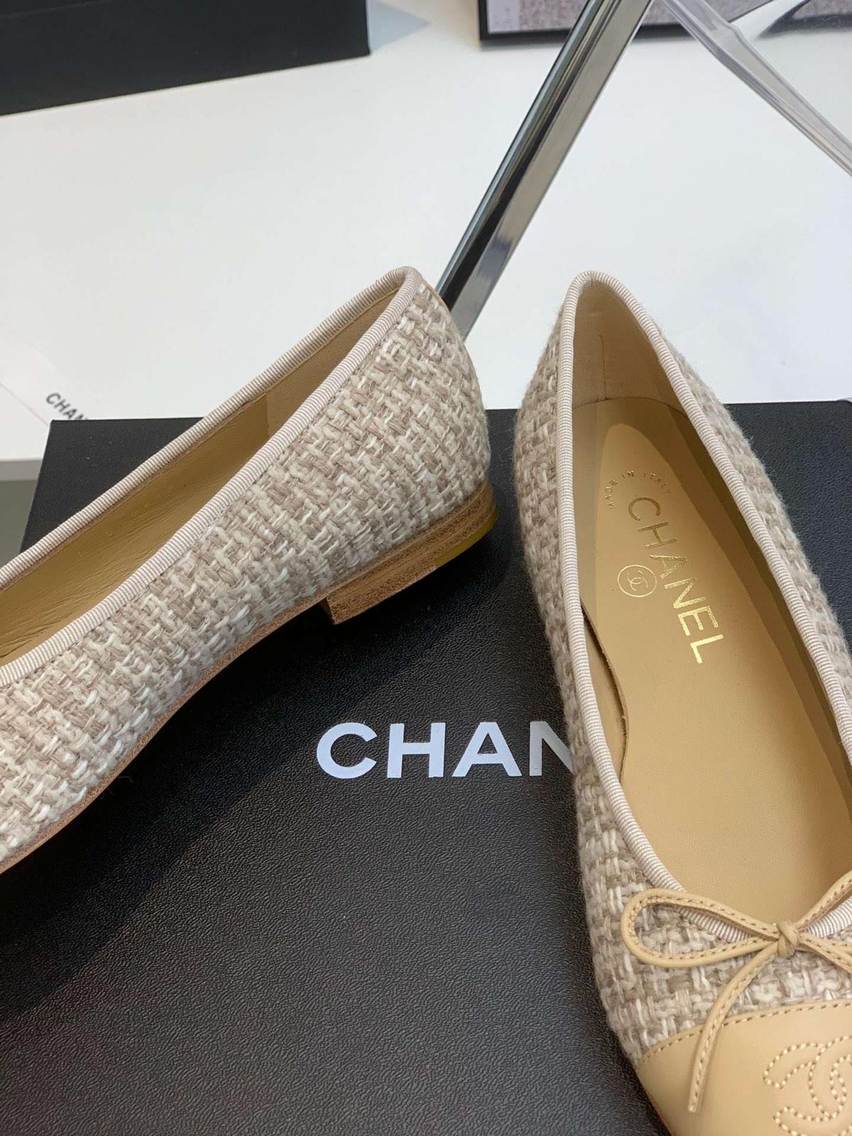 Chanel Ballet Flats Beige pour femmes