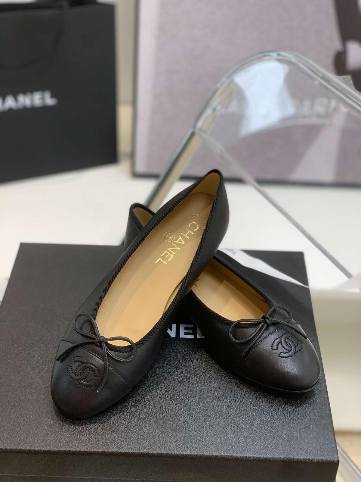 Chanel Ballet Flats Noir pour les femmes