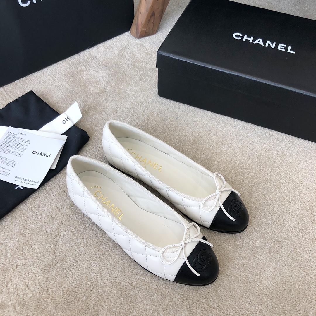 Chanel Ballet Flats Blanc pour les femmes