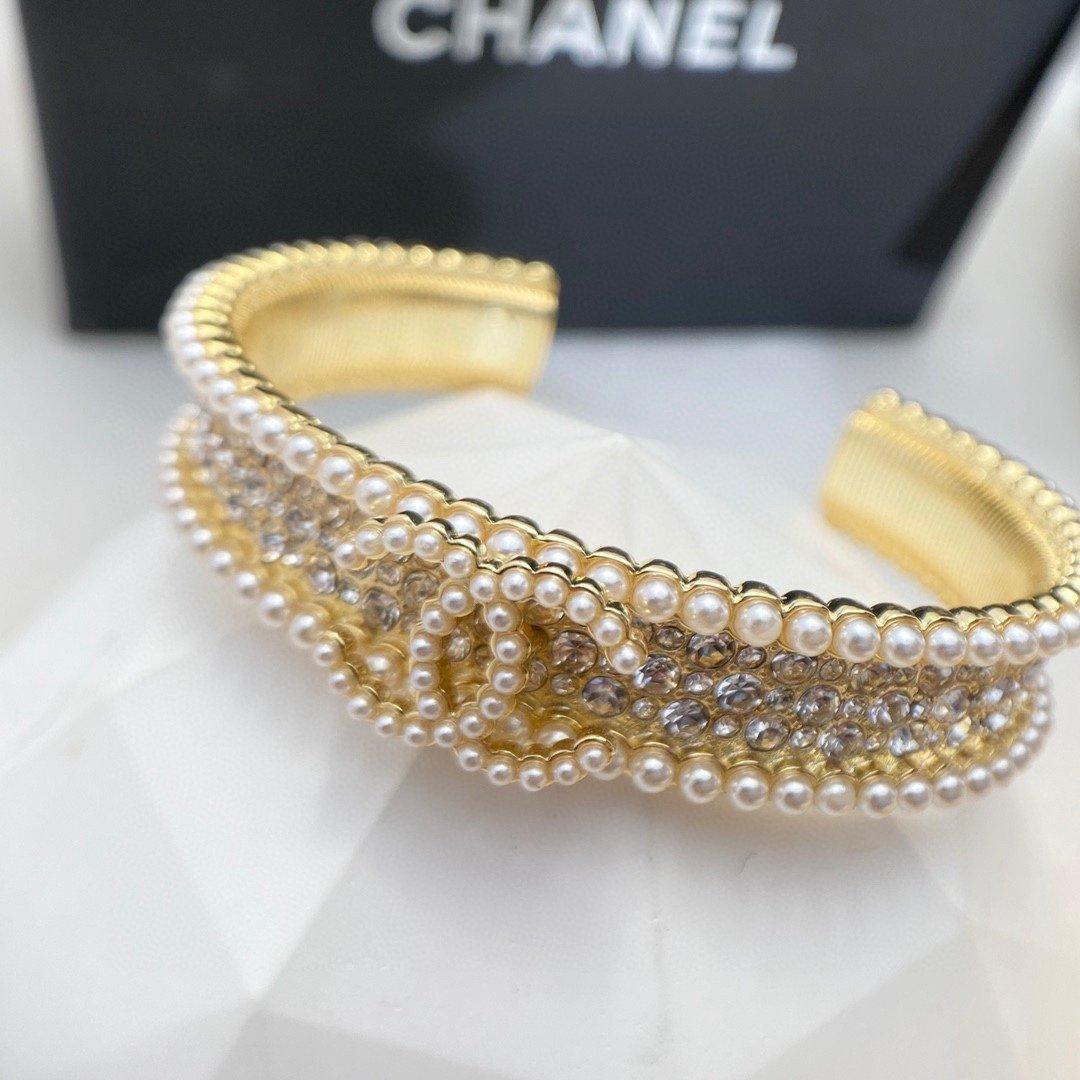 Chanel Pearl And Crystal Interlocking CC Cuff Bracelet Gold Hardware For Women