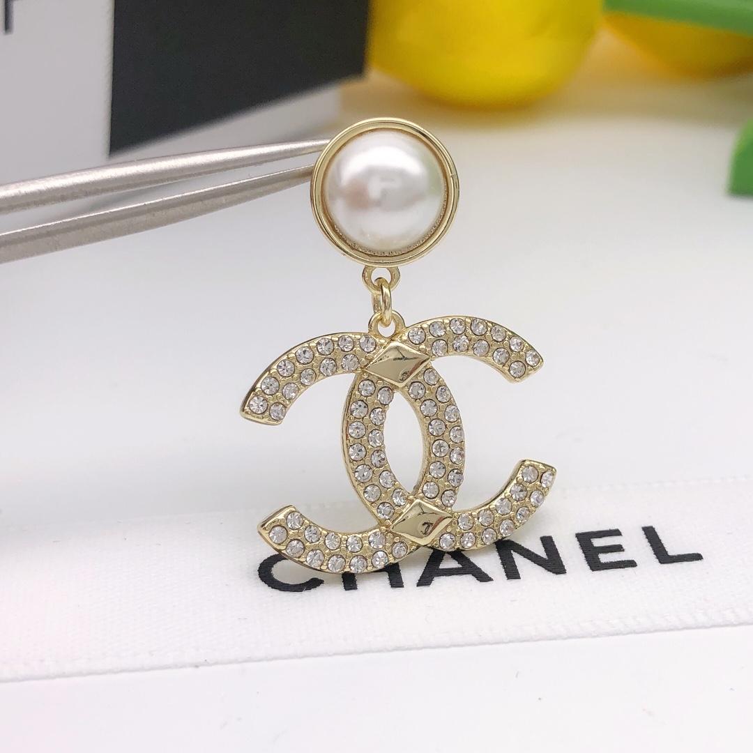 Boucles d'oreille en forme de C Chanel Or pour les femmes