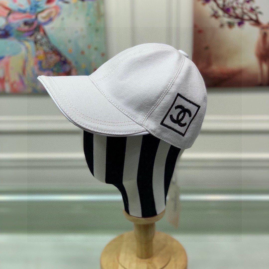 Chanel CC Broded Cap Blanc