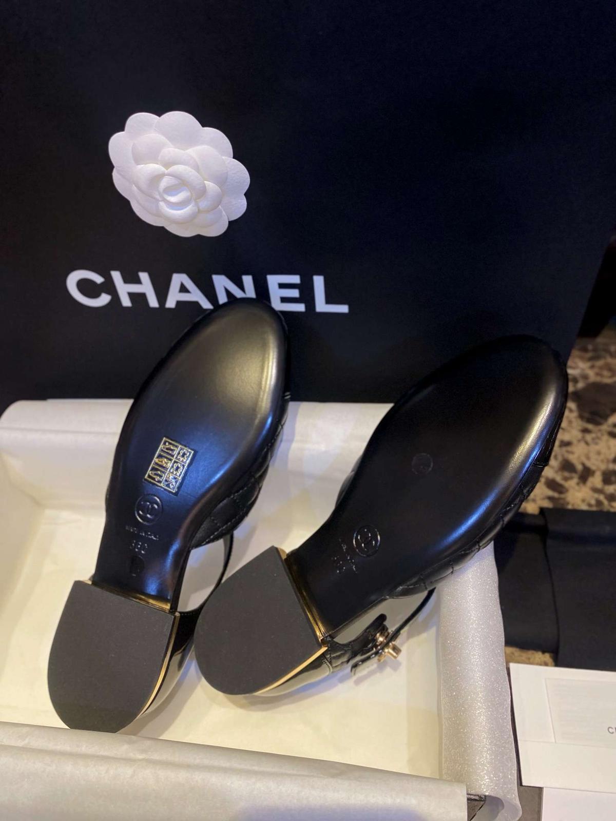 Chanel CC Logo Sling Noir pour les femmes