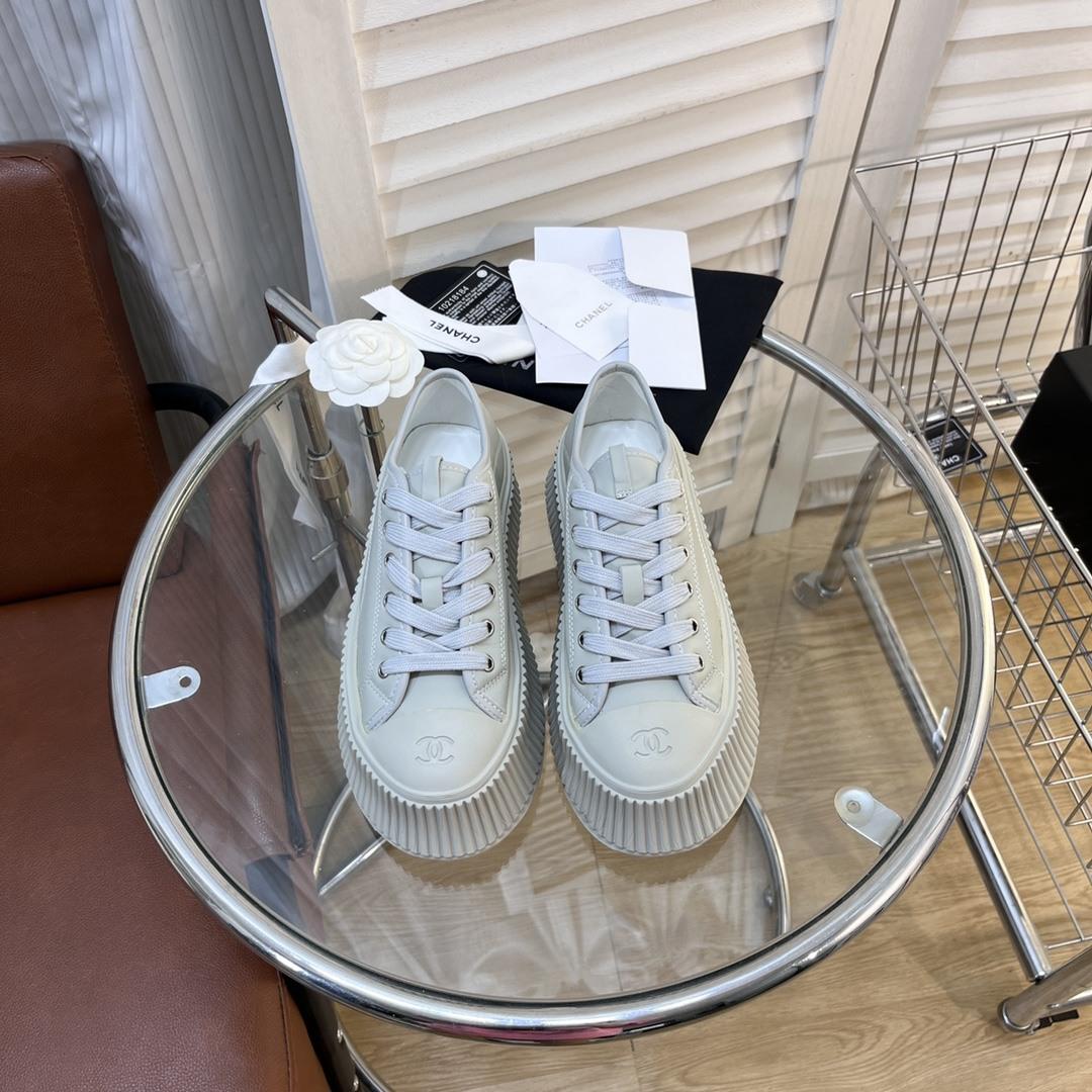 Chanel Gutdzu Sneakers Blanc pour les femmes