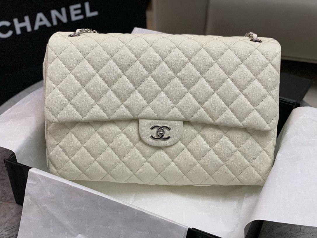 Sac croisé Chanel Classic Maxi Jumbo XL 13,8po/ 35cm Matériel en argent blanc pour les femmes -