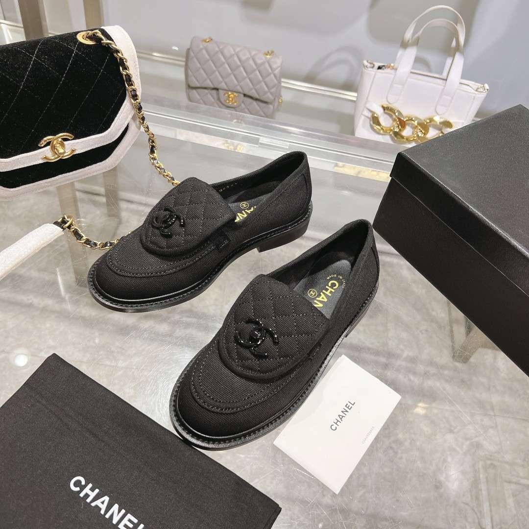 Chanel Mocassins Noir pour les femmes
