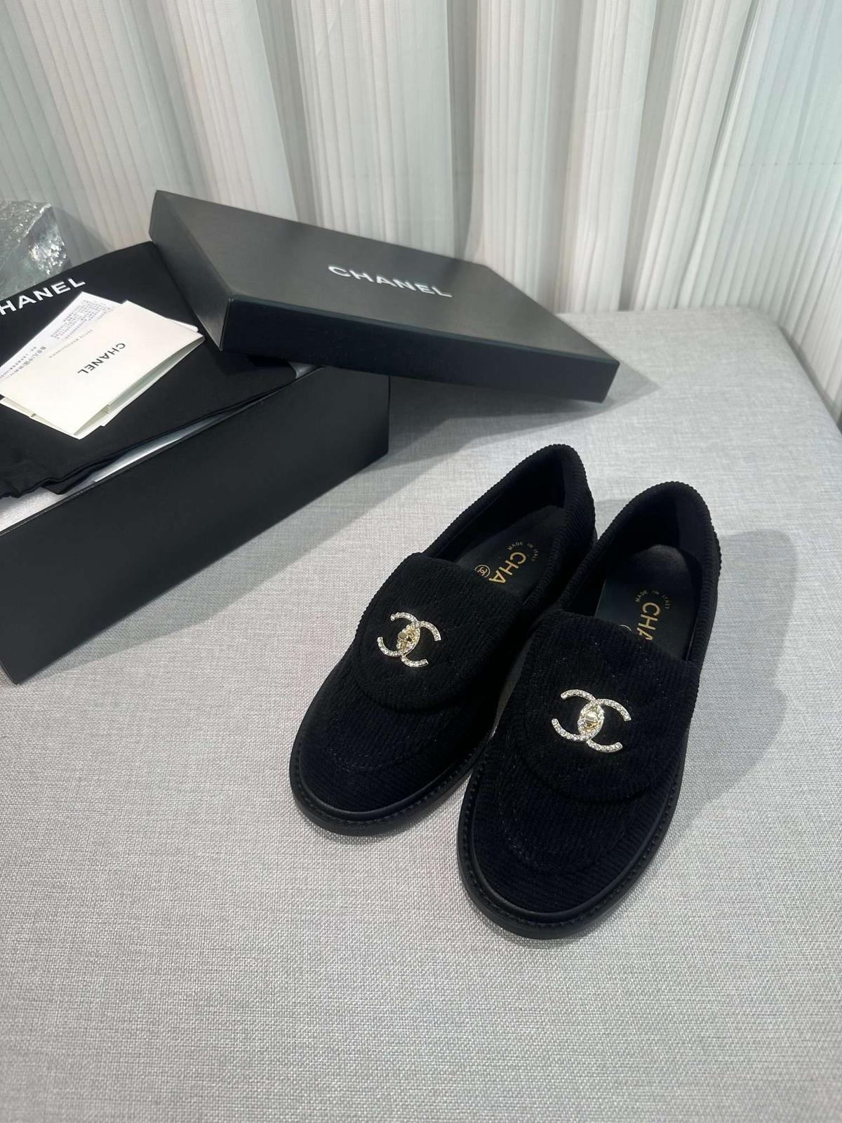 Chanel Mocassins Noir pour les femmes