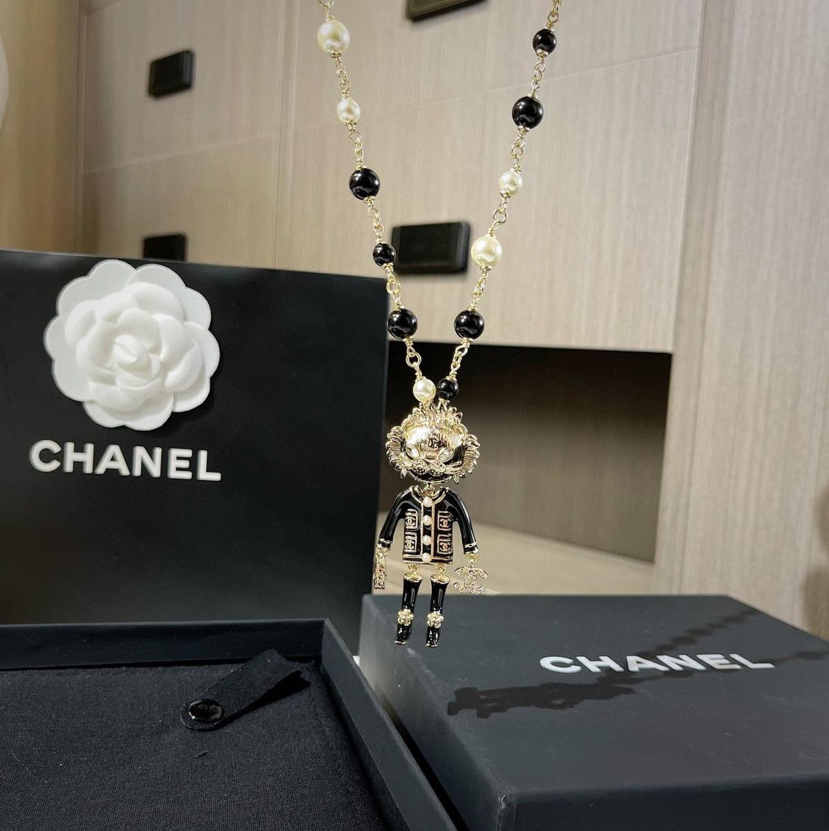 Chanel Pearl Necklace Gold For Women
