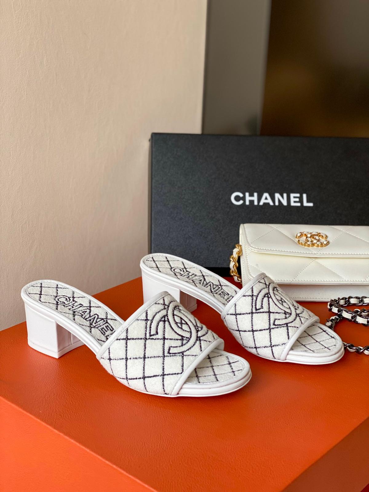 Sandales de Chanel Blanc pour femmes 1,77po/4,5cm