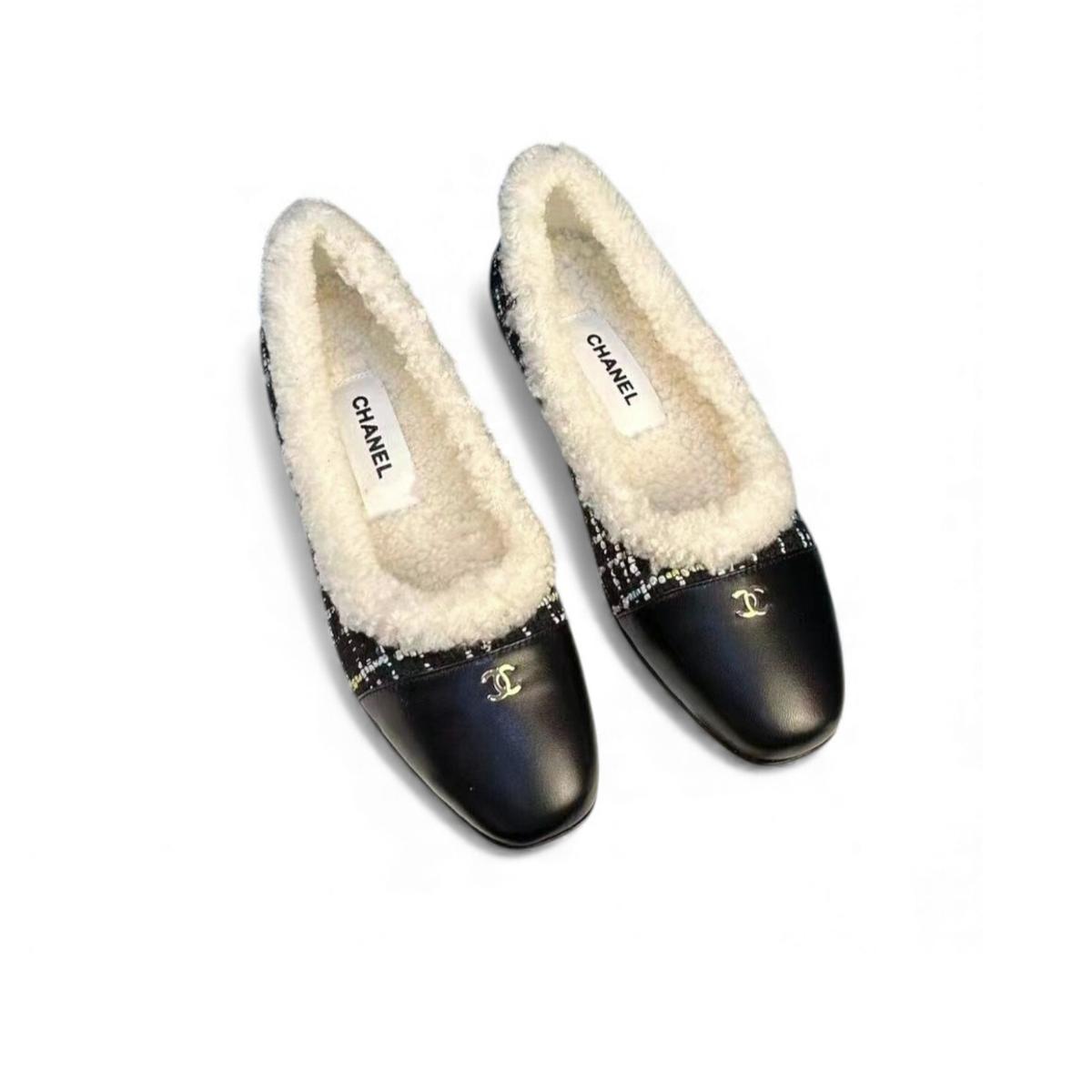 Chanel Shearling Ballet Flats Noir pour les femmes