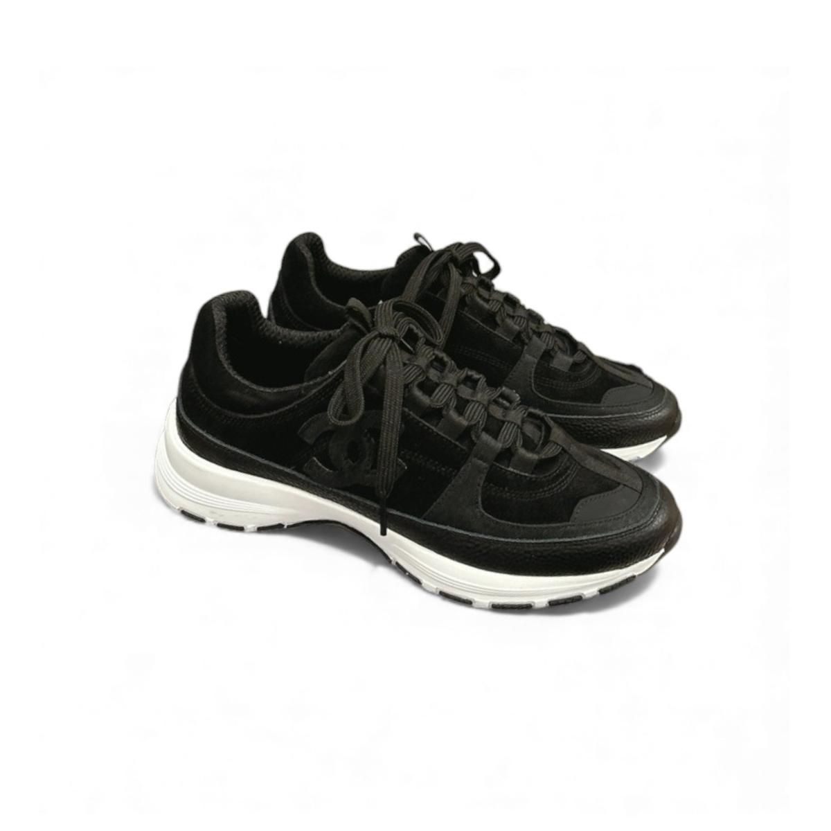 Chanel Trainers en noir pour les femmes