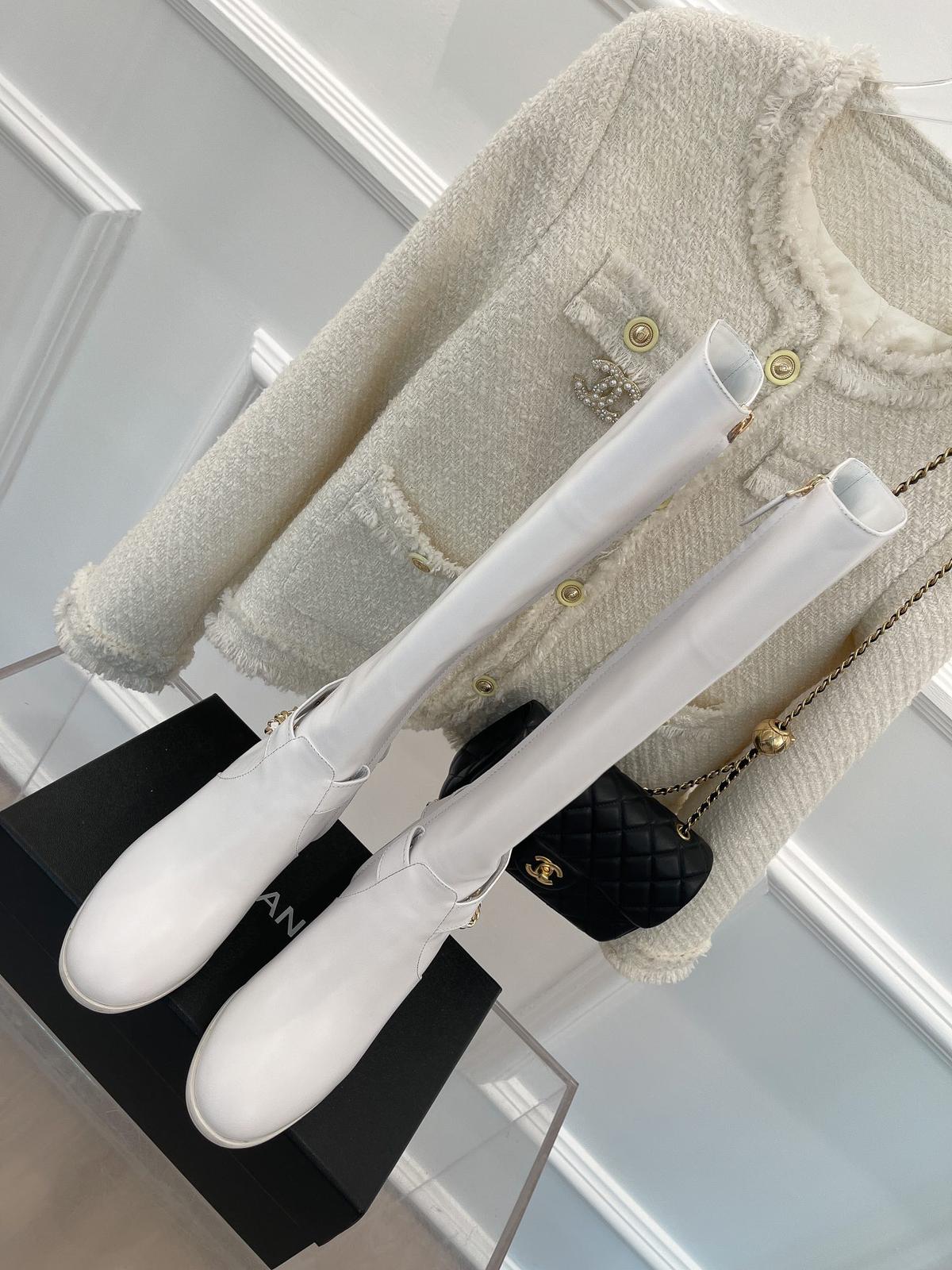 Bottes hautes pour femmes Chanel avec chaîne blanche pour femmes 3,7po/ 9,5cm