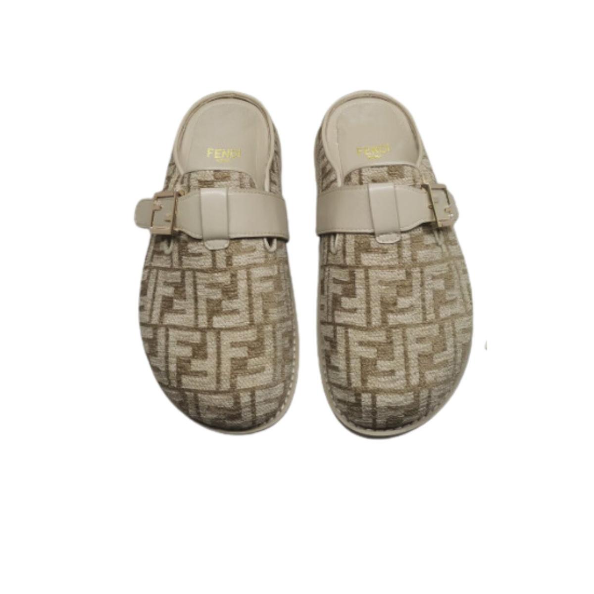 Fendi se sent Mules brun pour les hommes