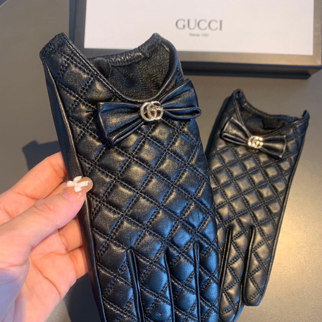Gucci Gloves With Signature Double G Motif In Black