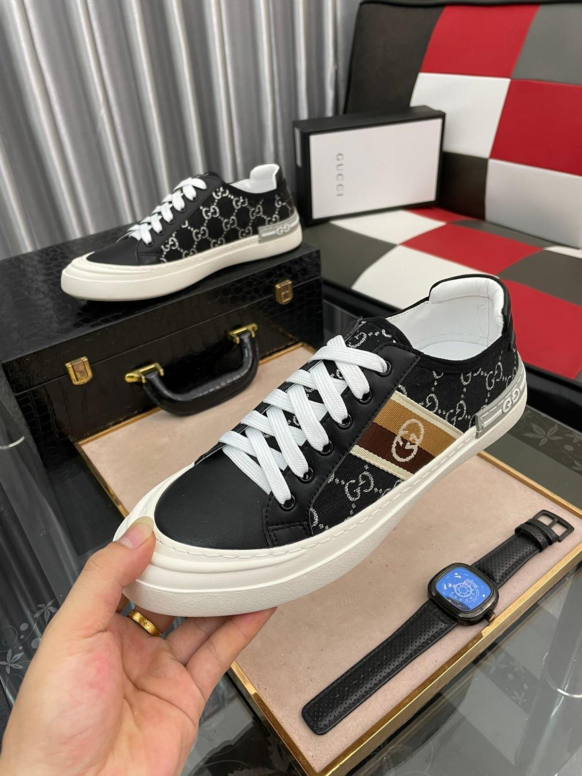 Gucci hommes GG Brodery sneaker avec Web Black pour les hommes