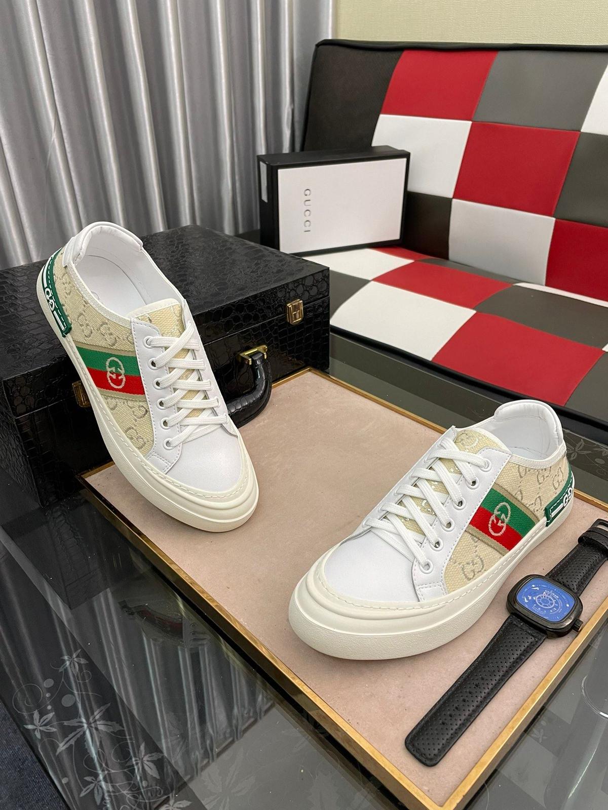 Gucci homme GG brodery sneaker avec Web White et beige pour les hommes
