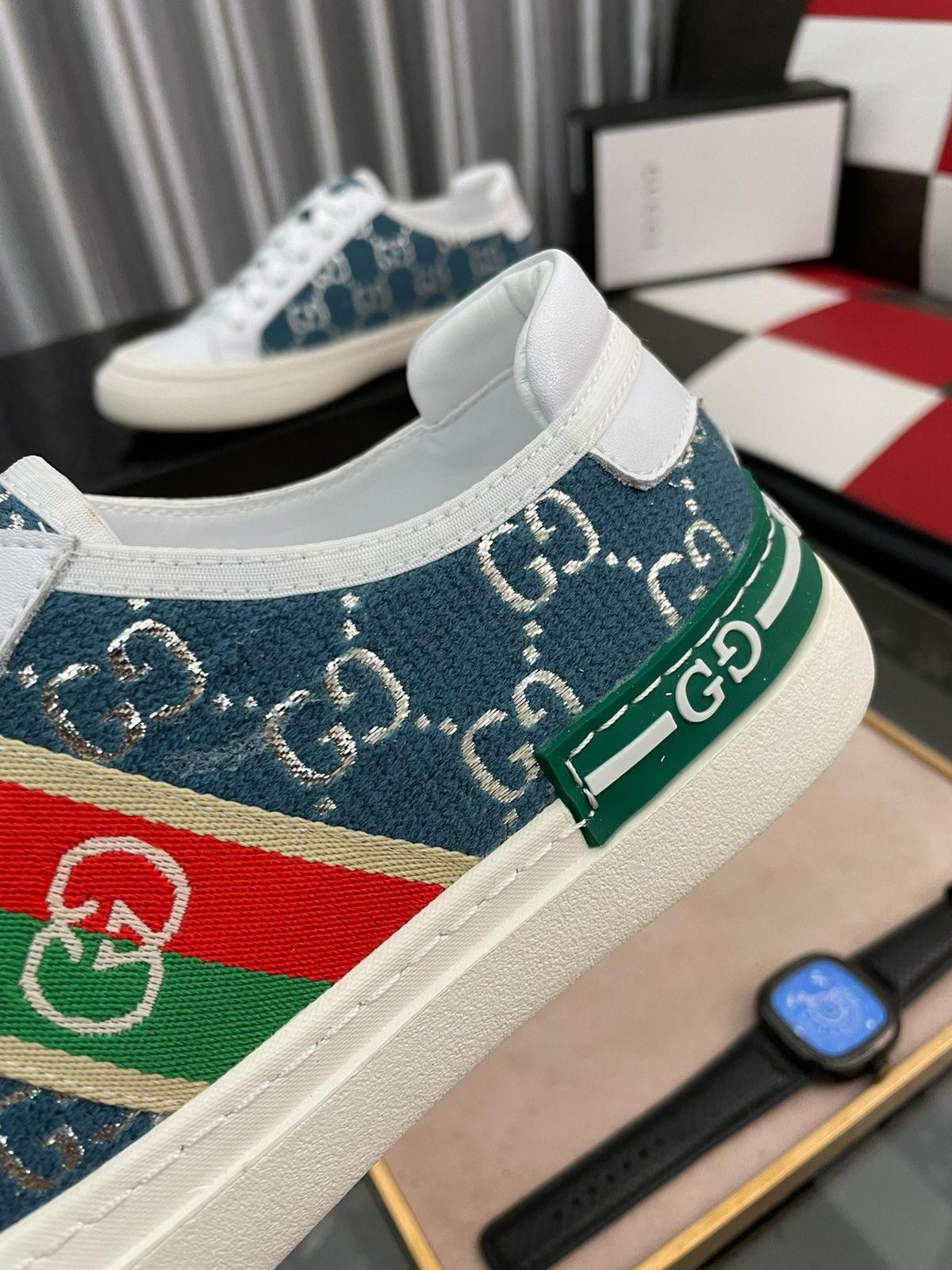 Gucci hommes GG brodery sneaker avec Web White et bleu pour les hommes