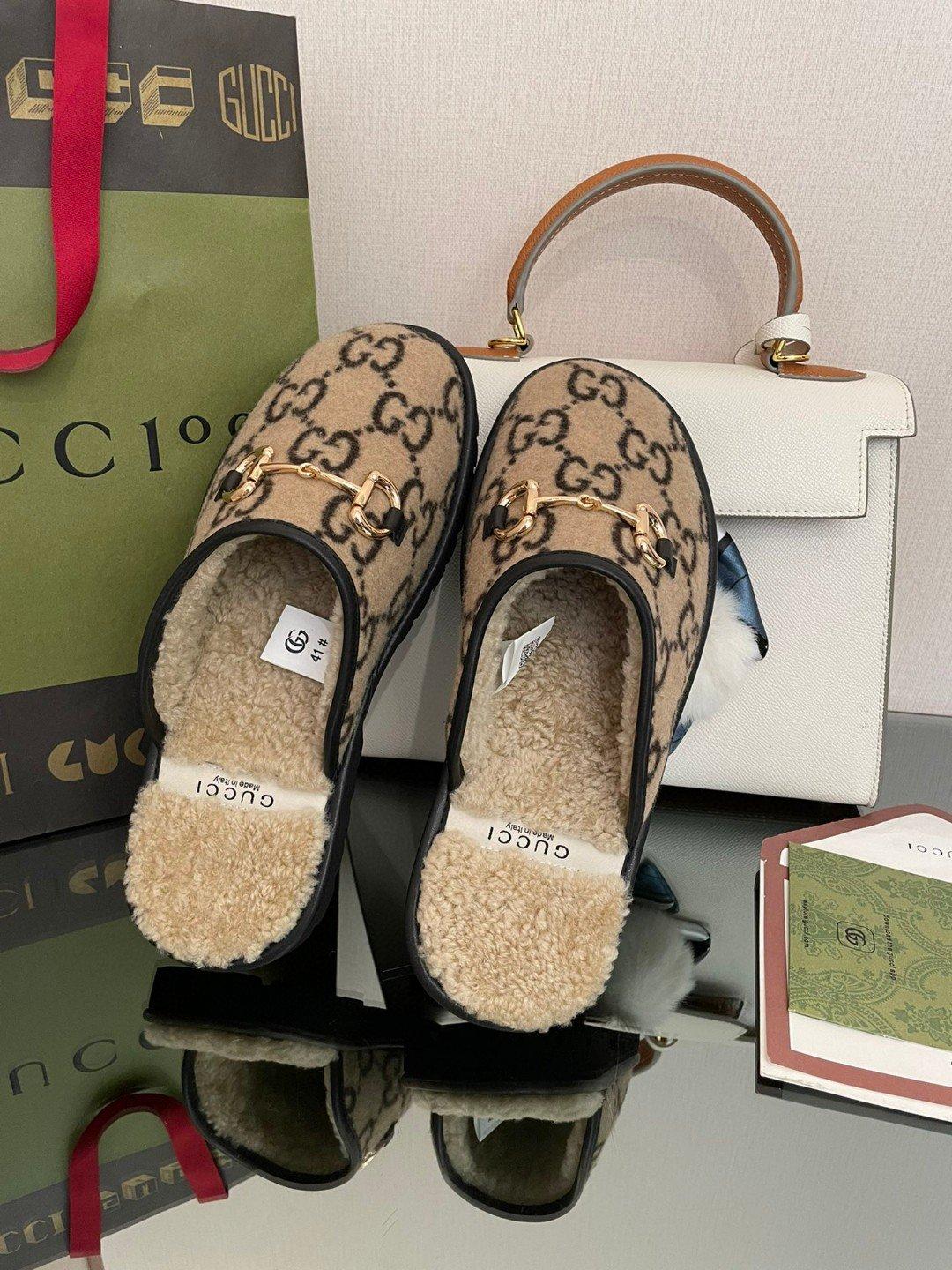Gucci homme GG Slipper avec Chevalbit Brown pour hommes GG Chaussures 694249
