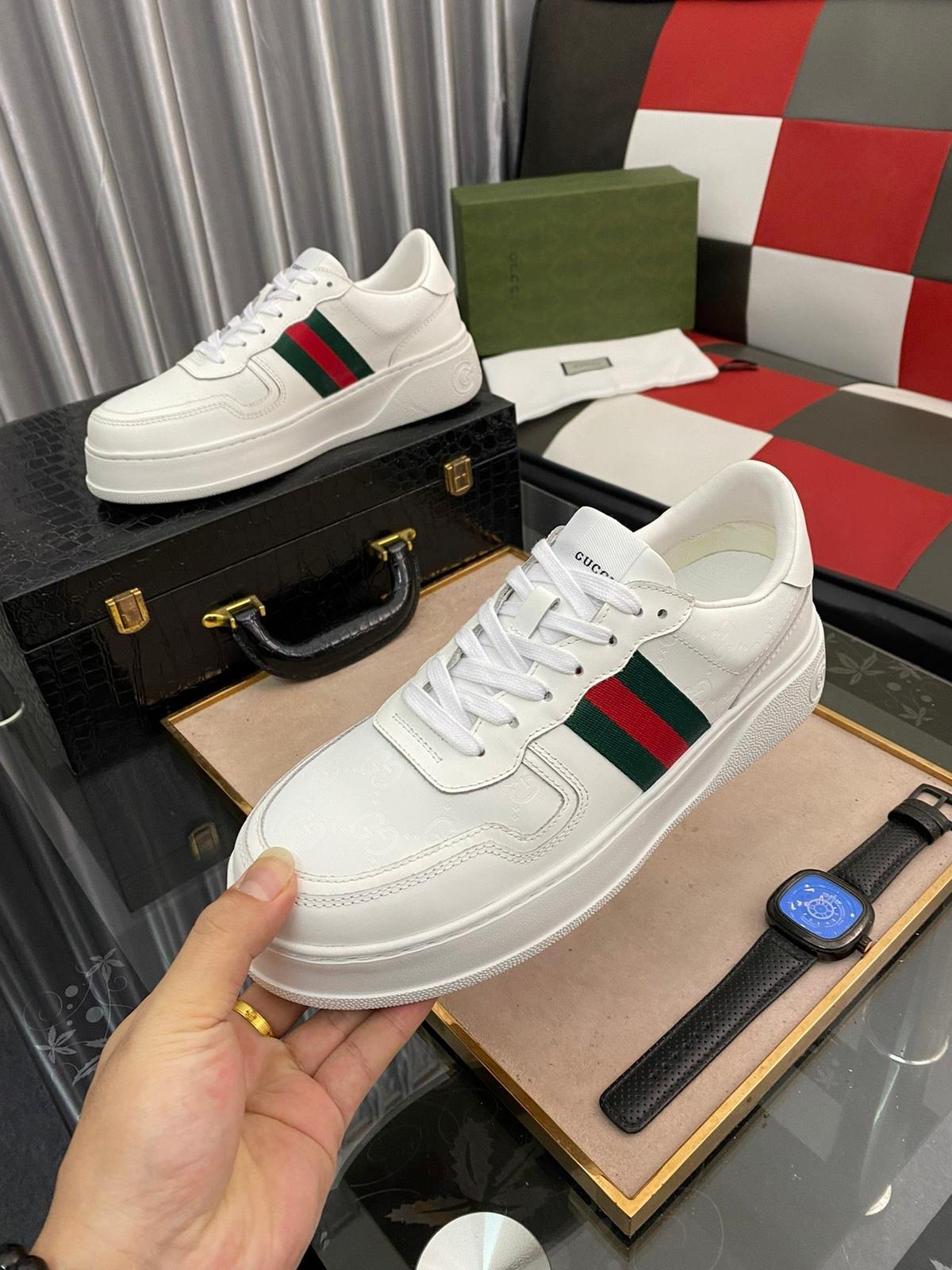Gucci homme GG sneaker avec Web White pour les hommes 669582