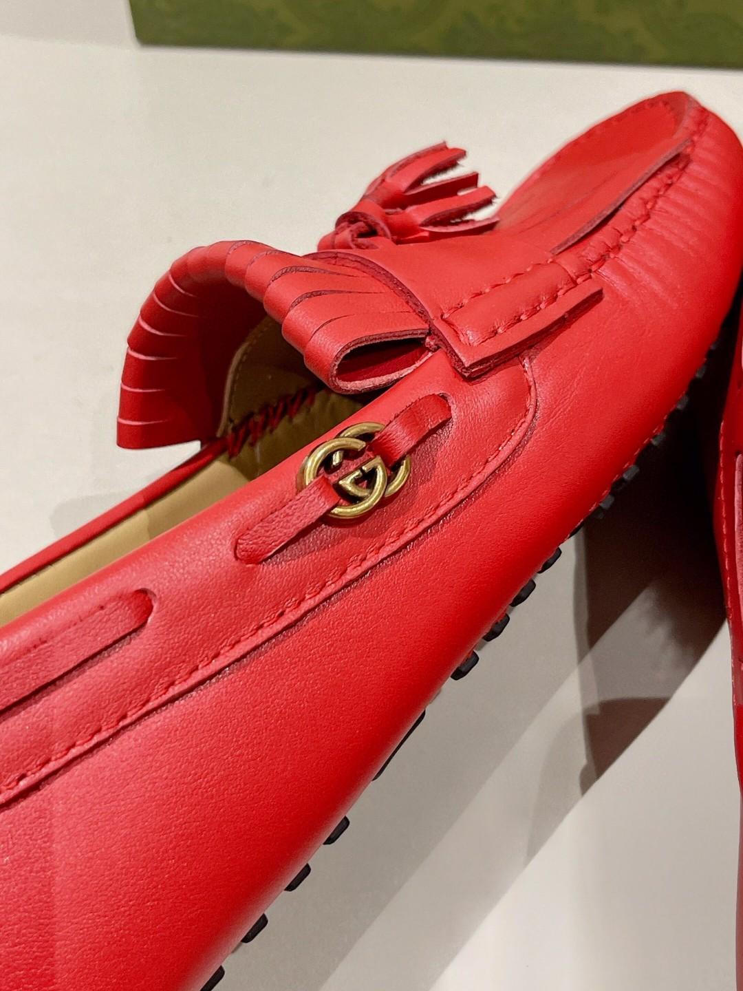 Gucci Men's Loafer avec chauffeur enroulant G Rouge pour les hommes 624699