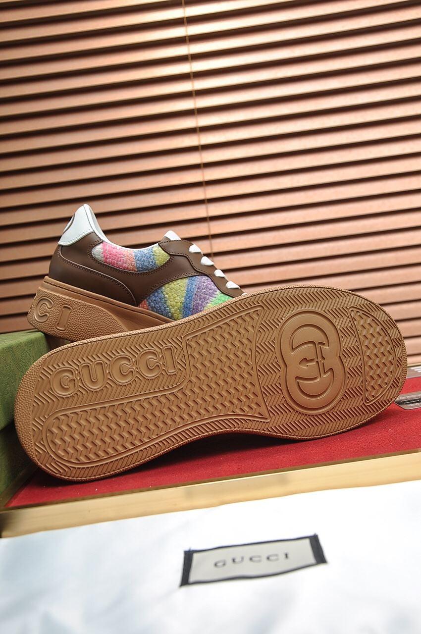 Gucci sneaker homme avec bleu arc-en-ciel pâle pour les hommes 669582