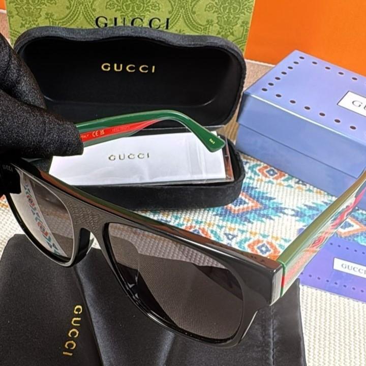 Gucci Square Frame Sunglasses Green