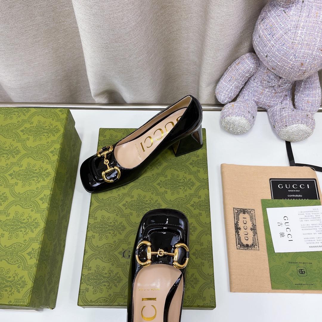 Gucci ballet féminin de milieu de talon avec chevalbit noir pour les femmes GG