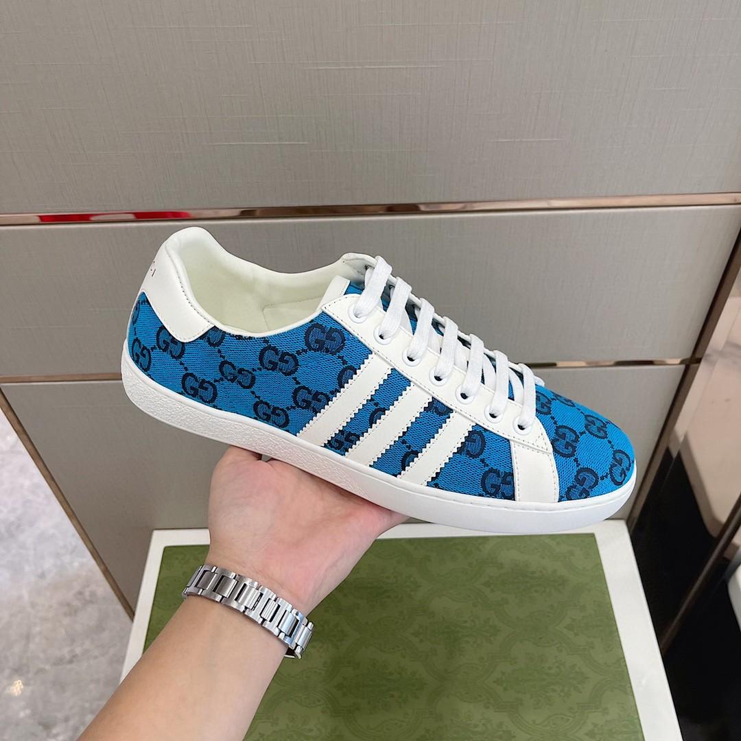 Gucci x Sneakers GG hommes Adidas bleu clair pour les hommes 707861