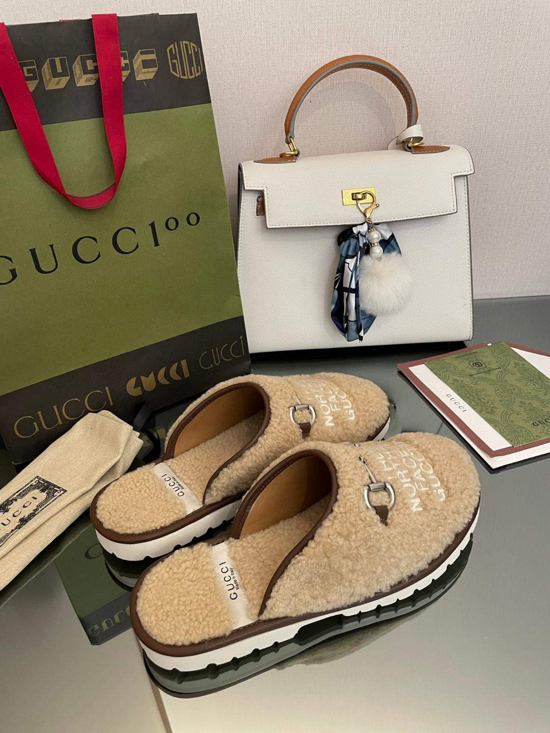 Gucci x The North Face Slippers Beige pour les hommes 679923 DEB70