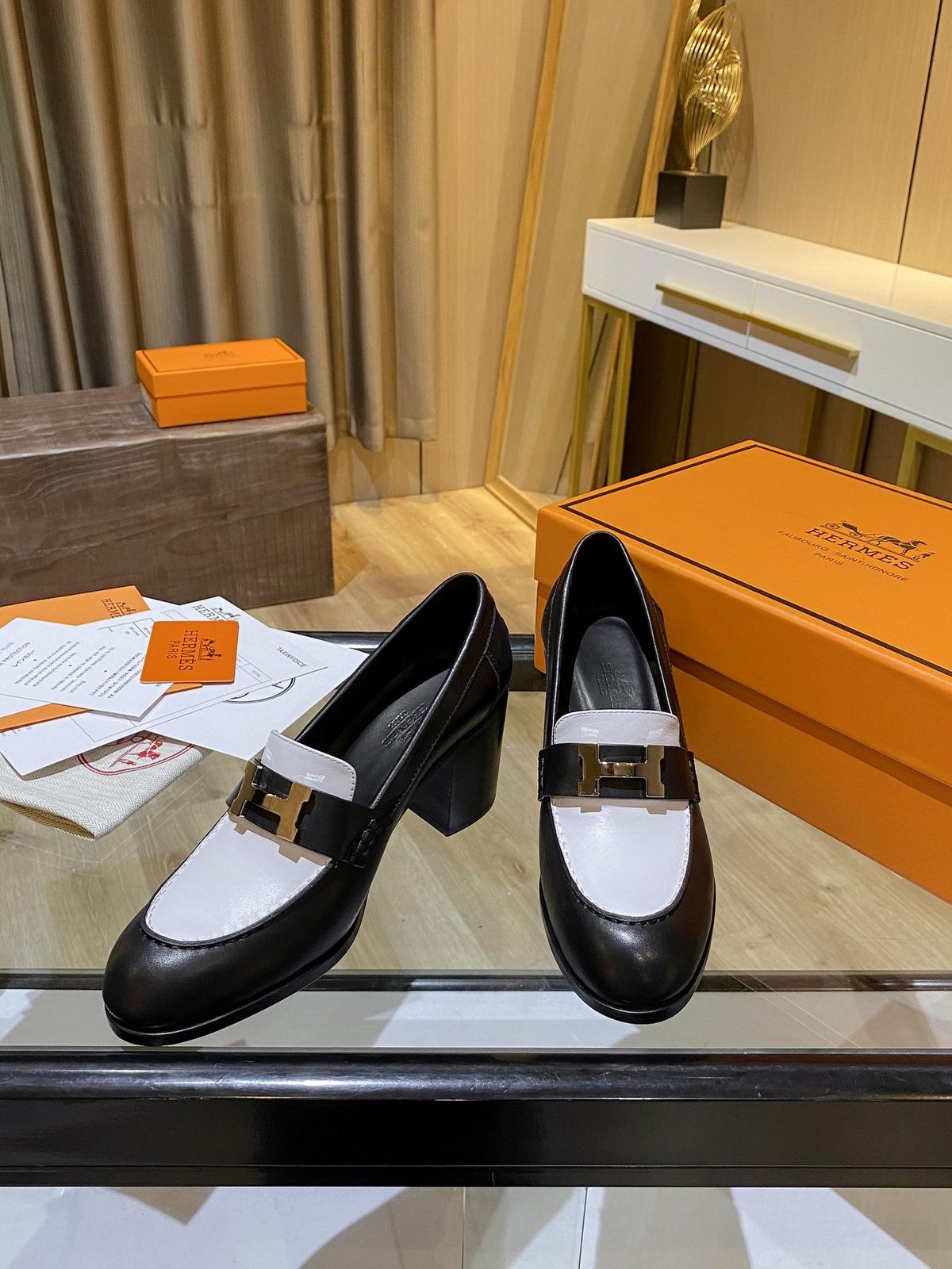 Hermes Dauphine 70 Mocassins Noir/ Blanc pour femmes H212092Z