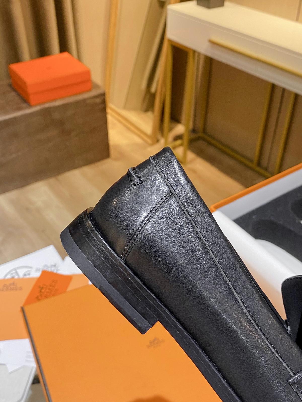 Hermes Destin Loafers Noir pour les femmes H212114Z 02390