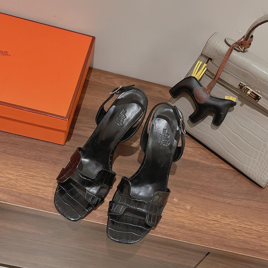 Hermès Ella Sandal Noir pour femmes 4.1in/10.5cm H221241Z 02360