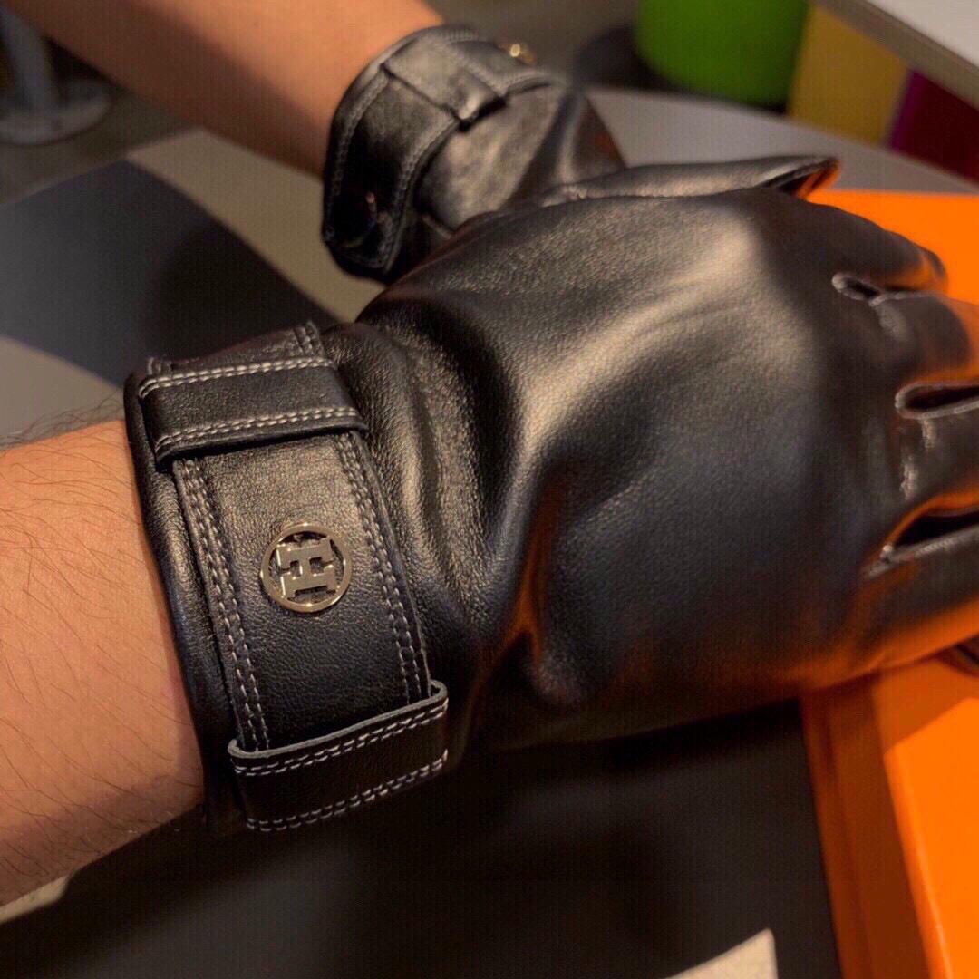 Hermes Soya Gloves In Black