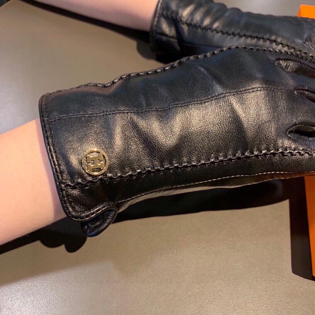 Hermes Soya Gloves In Black