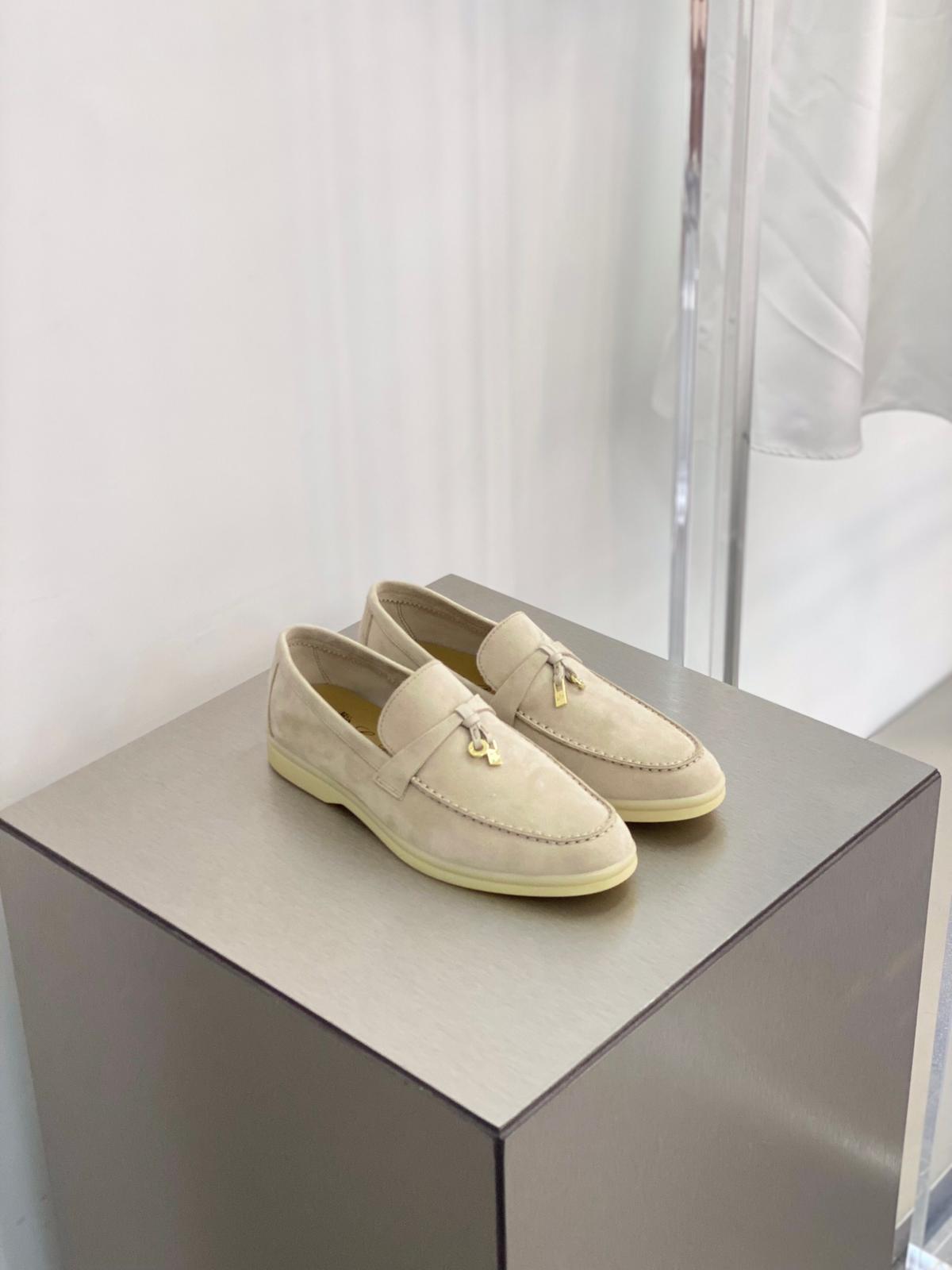 Loro Piana Summer Charms Walk Loafers Beige pour les femmes