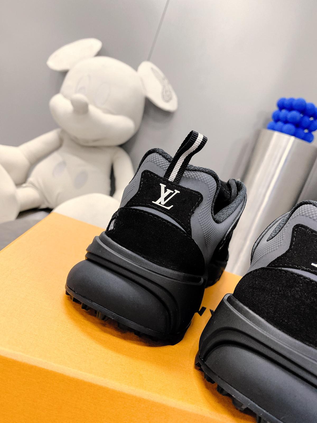 Louis Vuittion LV Runner Tatic Sneaker Black For Men LV 1A9UNT