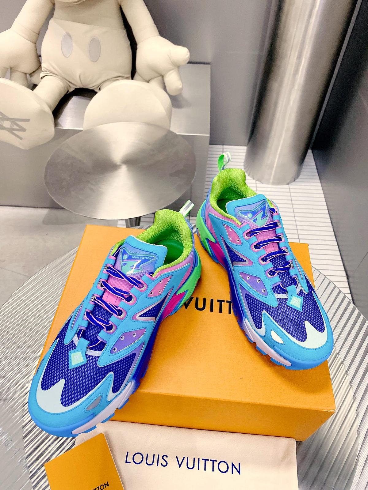 Louis Vuittion LV Runner Tatic Sneaker Blue For Men LV 1A9UOR