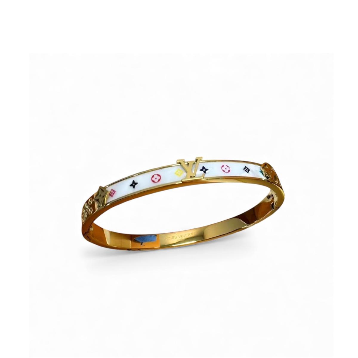 Louis Vuitton Monogram Cuff Bangle Gold Hardware pour femmes