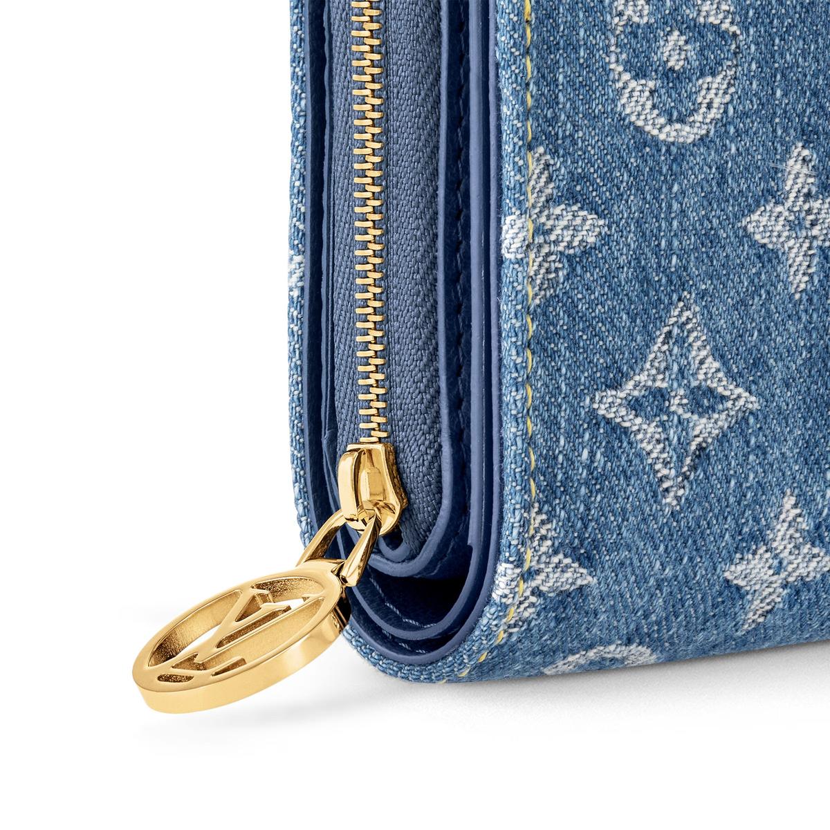 Louis Vuitton Lou Portefeuille Bleu pour femmes 4,5 pouces/ 11,5 cm M83160