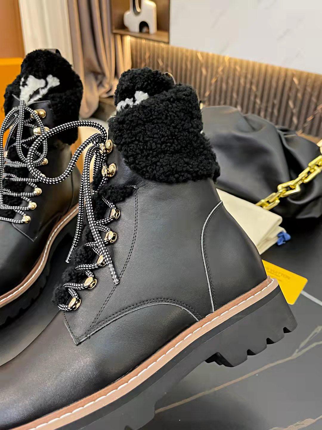 Louis Vuitton Femmes du territoire Bottes militaires plates Noir pour femmes LV