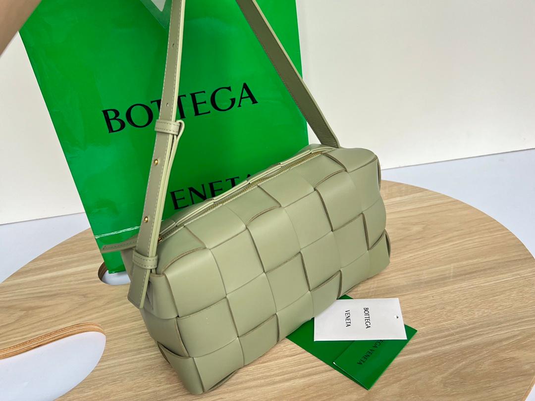 Bottega Veneta Brick Cassette Beige, Pour les femmes, Sacs pour femmes 11in/28cm