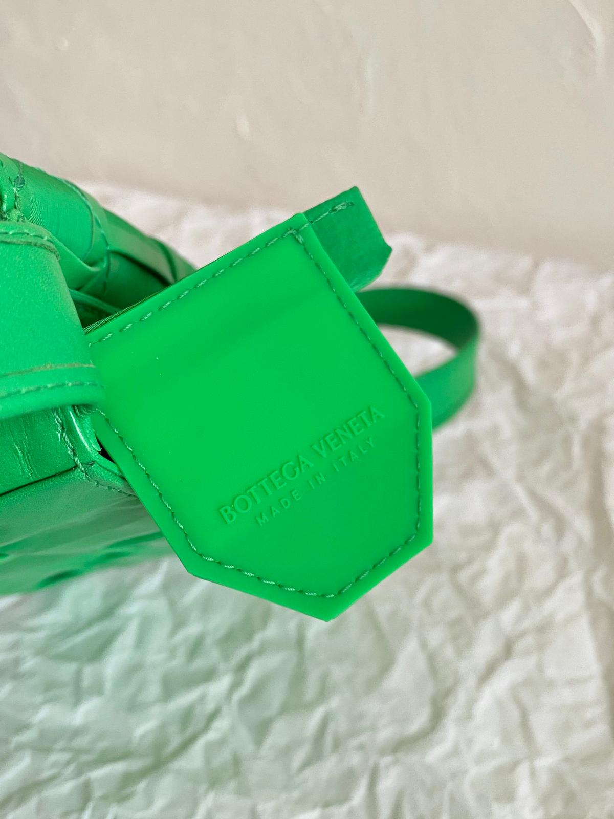 Bottega Veneta sac de ceinture de ceinture rembourré vert, pour les femmes, sacs pour femmes 7in/18cm 710075VCQR13724