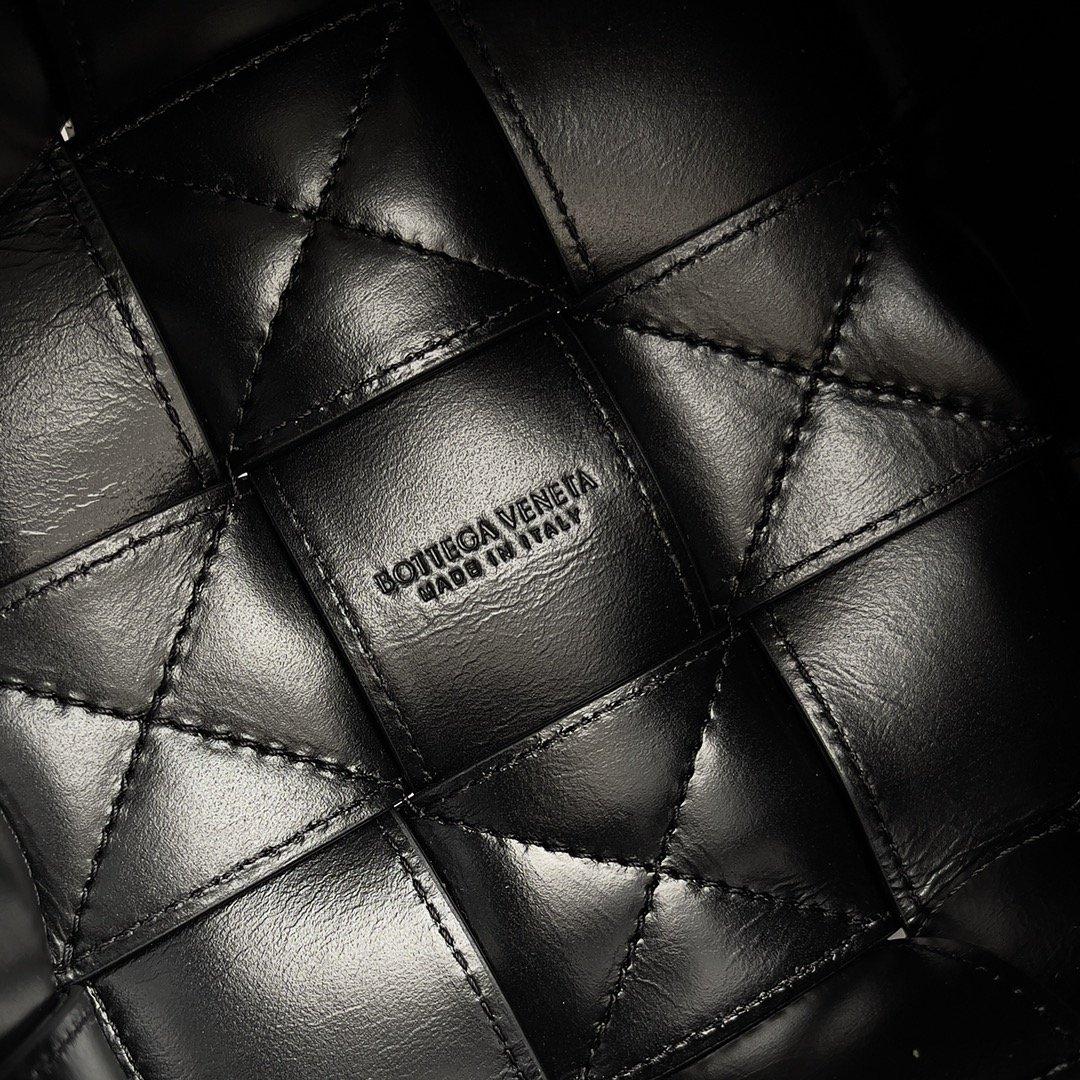 Bottega Veneta petit sac de seau de cassette noir, pour les femmes, sacs de femmes 7.1in/18cm 717187V2FY38425