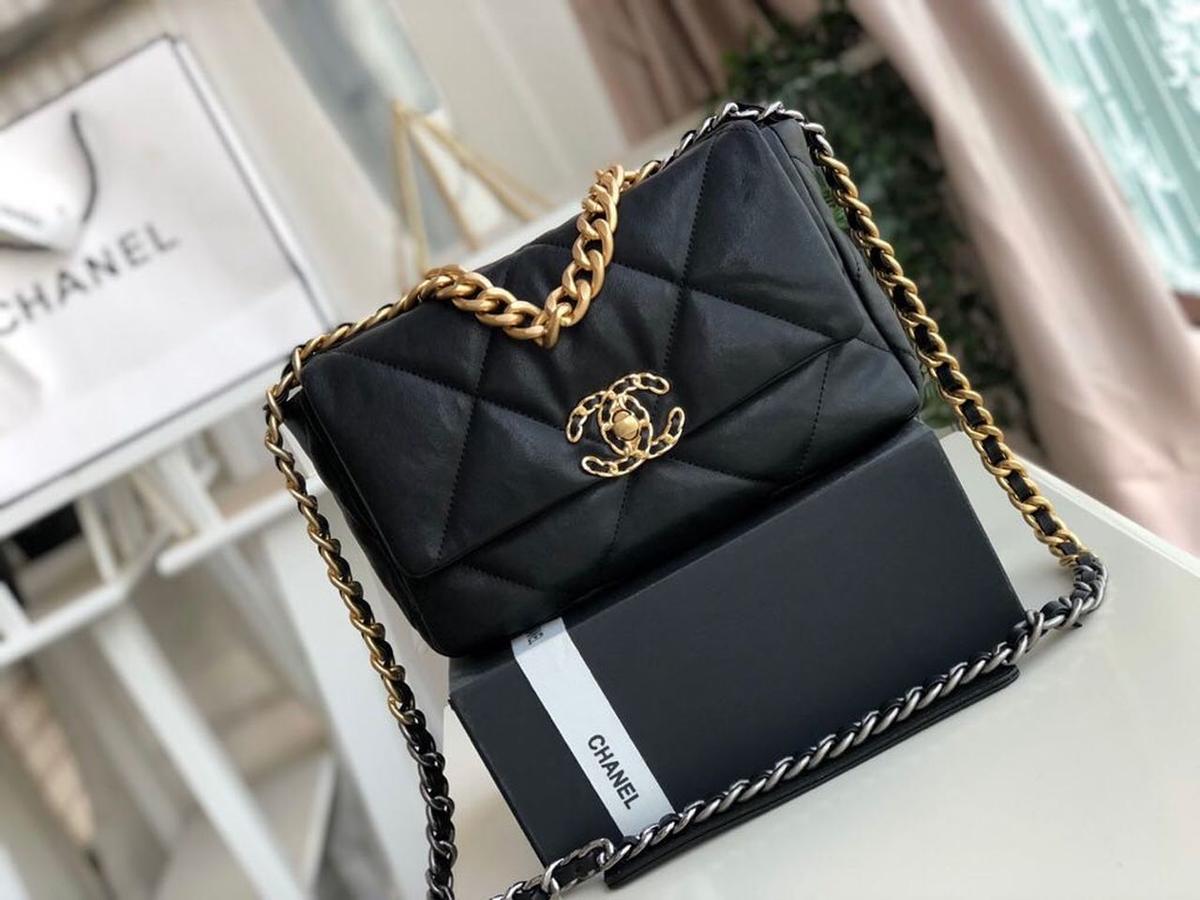 Chanel 19 Flap Bag Petit corps croisé 10.2in/ 26cm Black Gold Hardware pour femmes AS1160