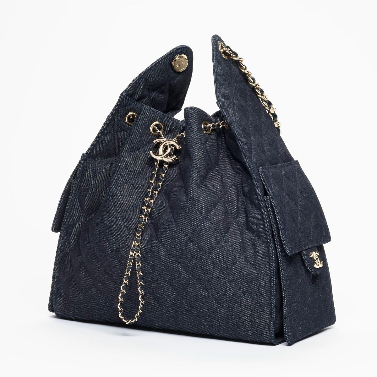Chanel 25 Sac à épaule moyen 11,8 po/ 30 cm Matériel en or bleu foncé pour femmes AS5311-B24037-U9373