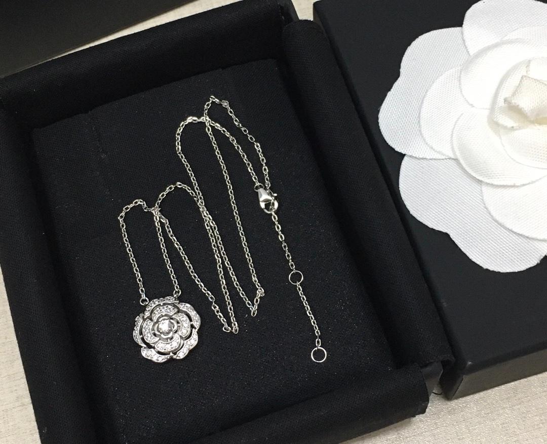 Chanel Bouton De Camélia Collier ton argent pour les femmes J12071, 3599591939884