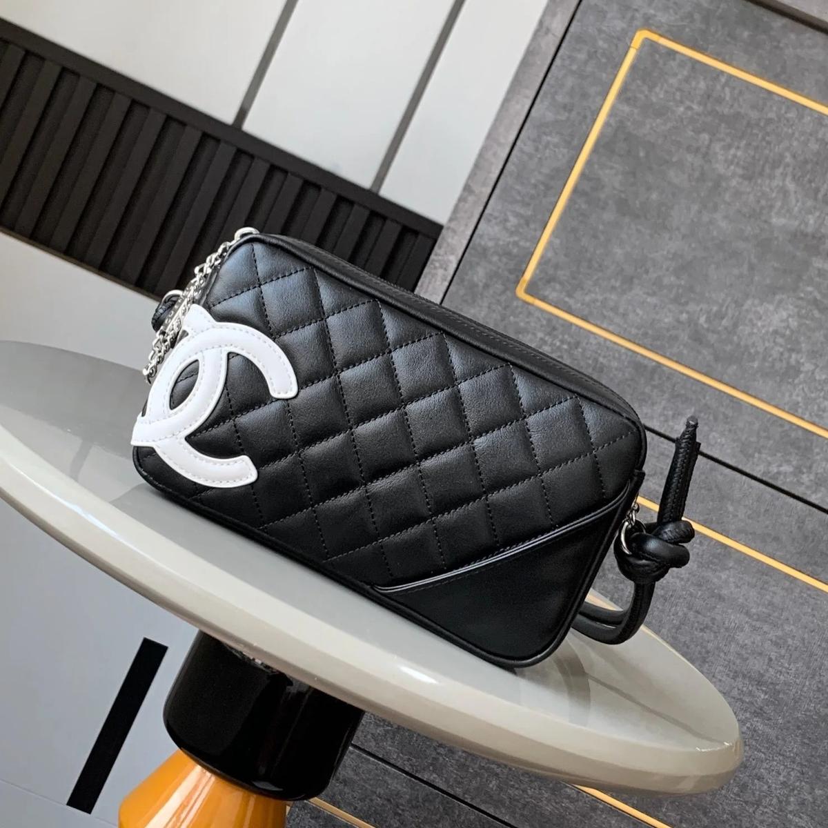 Sac à épaule Chanel Cambon Pochette 8,7 po/ 22cm Noir/ Blanc Argent Matériel pour femmes