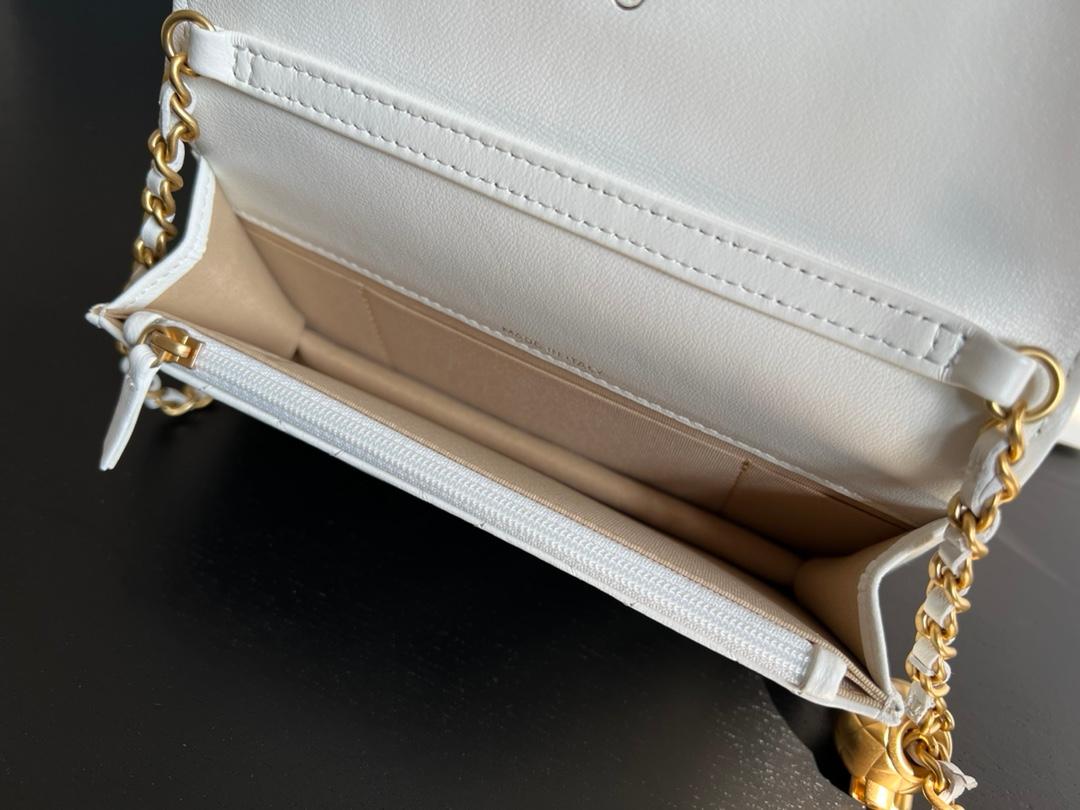 Porte-monnaie Chanel CC sur sac en chaîne blanc pour femmes 6,7 po / 17 cm